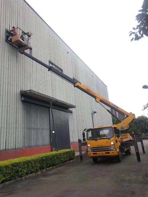 成都高空車專業(yè)租賃,路燈車出租,升降車,登高車出租