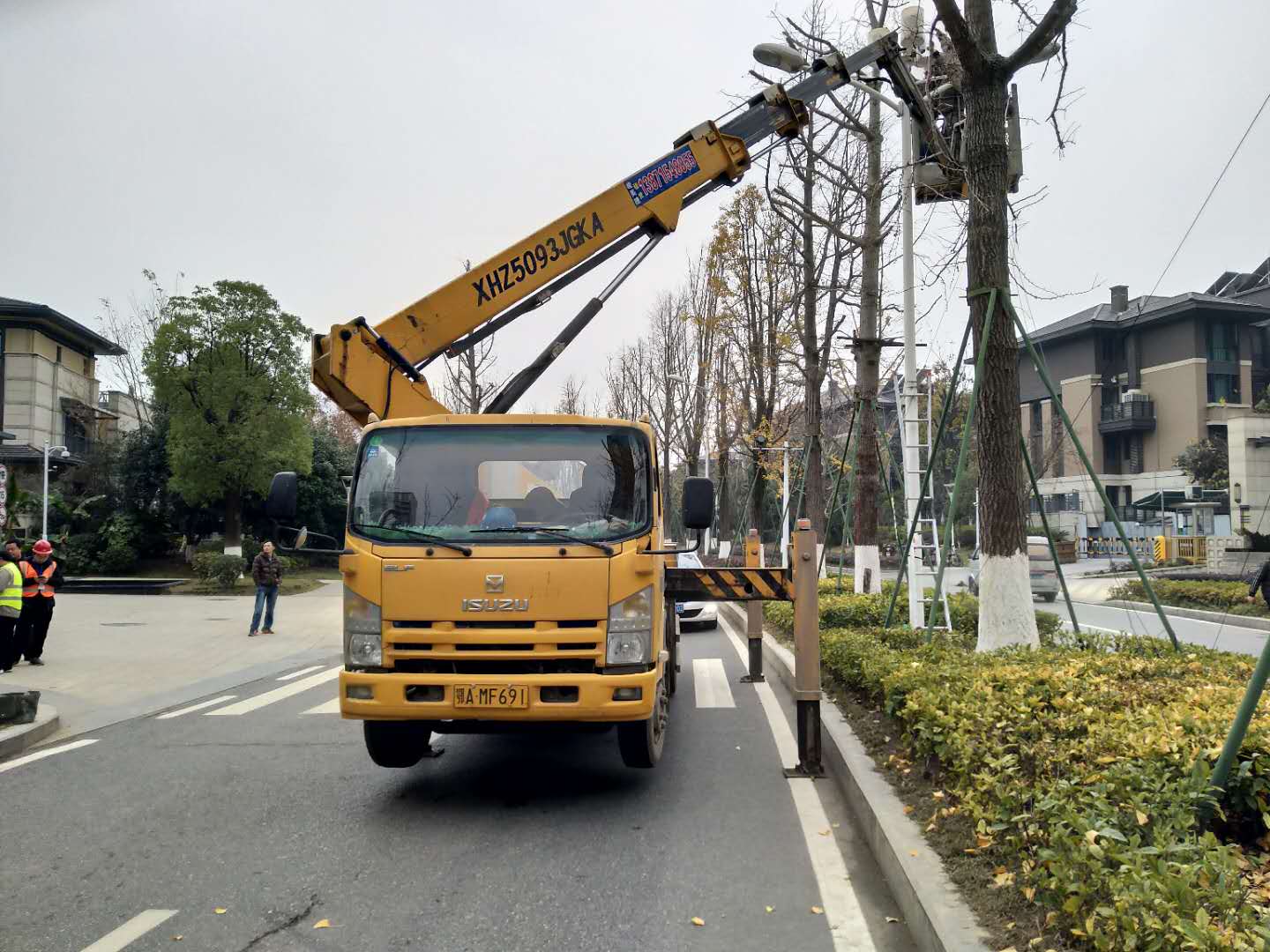 十堰附近路燈車出租公司 行業經驗豐富_武漢恒廣機械設備租.