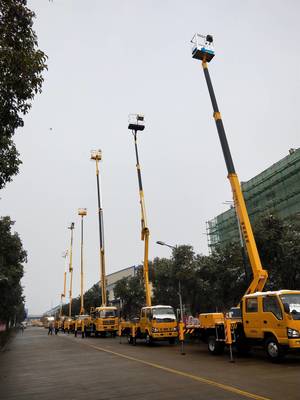 成都21米路燈車租賃、直臂/曲臂/車載高空車出租